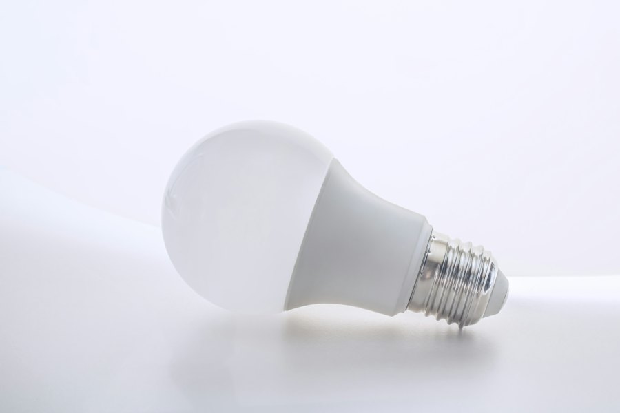 Hvid LED-pære med E27-fatning