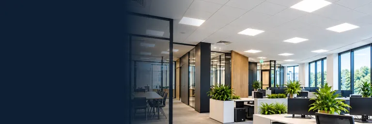 LED-paneler i et moderne kontor